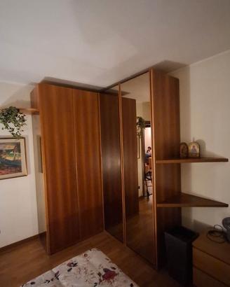 Armadio angolare massello ante specchio h 256 cm