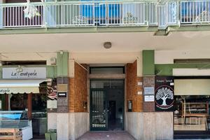 Stanza uso ufficio/studio medico