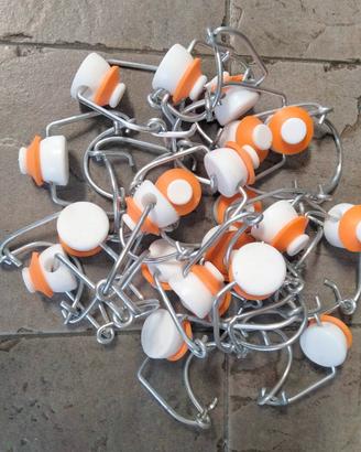 22 TAPPI MECCANICI IN PLASTICA PER BOTTIGLIE 