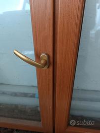 Finestra in pvc, doppio vetro, colore tinta legno