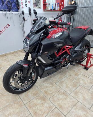 Diavel Red Carbon