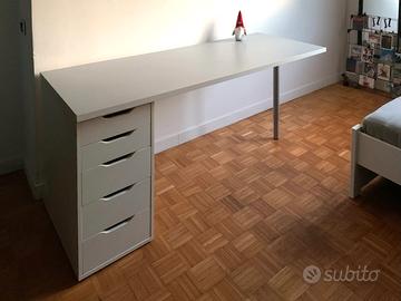 scrivania con cassettiera