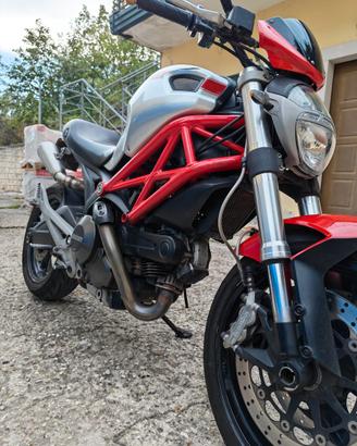 Ducati Monster 696 depotenziata