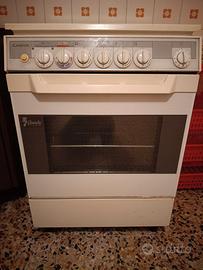 Piano cottura con forno integrato Ariston