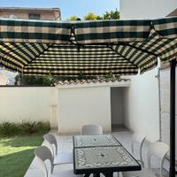 Set tavolo da esterno, con 6 sedie + ombrellone