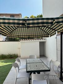 Set tavolo da esterno, con 6 sedie + ombrellone