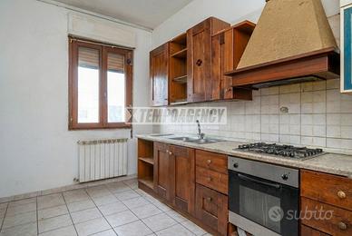 Trilocale da ristrutturare con balcone, cantina e
