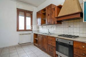 Trilocale da ristrutturare con balcone, cantina e