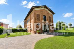 Villa di 180 m² con più di 5 locali a Budrio