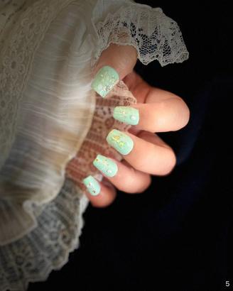 Manicure indossabile realizzata interamente a mano