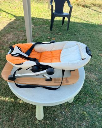 Sdraietta imbottita con telaio in legno e allumini