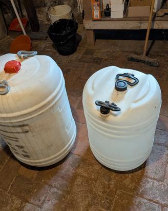 2 contenitori in plastica 80 e 50 litri - bidoni