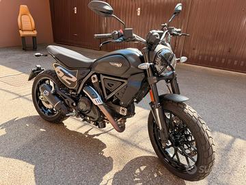 Ducati scrambler Icon Dark 800 2025