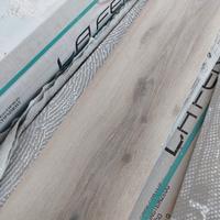 piastrella in gres porcellanato effetto legno 