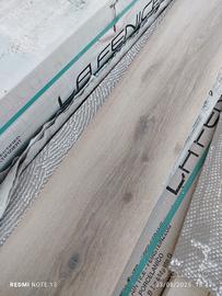 piastrella in gres porcellanato effetto legno 