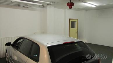 Box doppio / Magazzino con bagno (WC e lavandino)