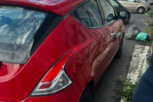 Lancia y hybrid
