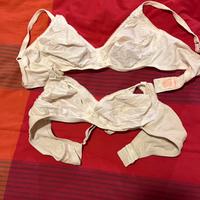 Due reggiseni per allattamento
