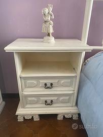 Comodini in legno bianchi