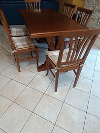 Tavolo allungabile e sedie per sala