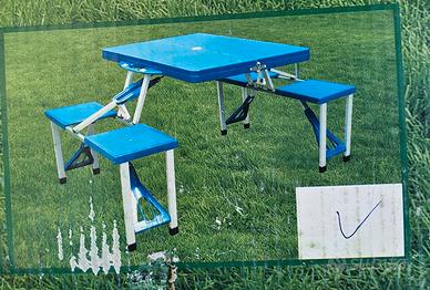 Tavolino con sedie a valigetta