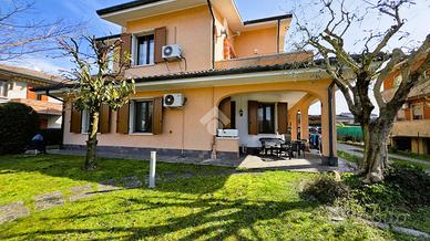 VILLA SINGOLA A BAGNOLO SAN VITO