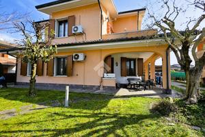 VILLA SINGOLA A BAGNOLO SAN VITO