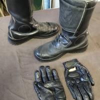 Abbigliamento moto da donna : stivali e guanti