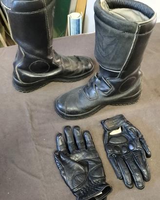 Abbigliamento moto da donna : stivali e guanti