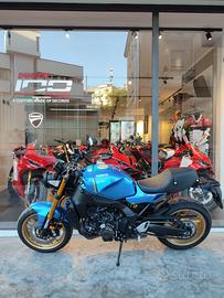 Yamaha XSR 900 blu anno 2023
