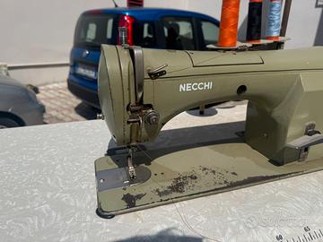 Macchina per cucire necchi