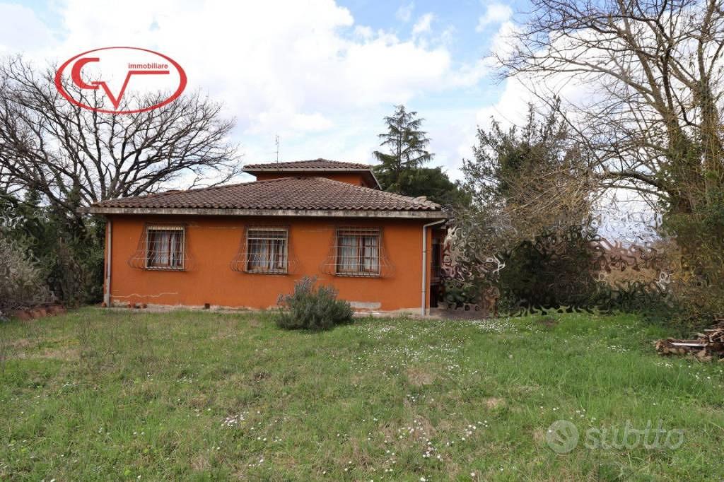 Villa di 377 m² con più di 5 locali a Bucine - Vista 2