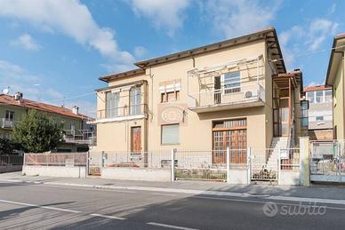 Casa indipendente di 530 m² con più di 5 locali e 