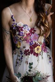 Abito sposa Nicole Milano Aqua con fiori colorati