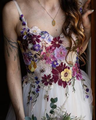 Abito sposa Nicole Milano Aqua con fiori colorati