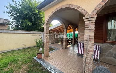 Villa con giardino e taverna!