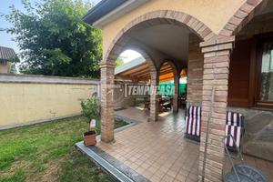 Villa con giardino e taverna!