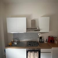 Cucina completa e frigo pari al nuovo. 