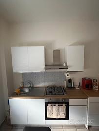 Cucina completa e frigo pari al nuovo. 