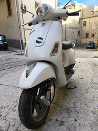 Vespa scooter lx 50