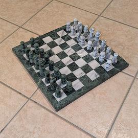 Scacchiera in Marmo Bianco e Verde (40 cm × 40 cm)