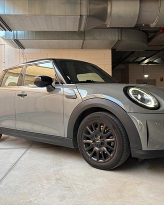 Mini Cooper 5 porte benzina automatica