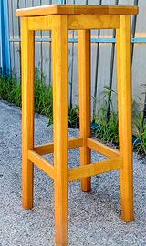 Sgabello in legno massello mai usato come nuovo.