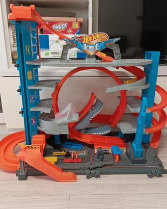 Set Hot Wheels Shark Attack+Garage + Stunt Garage