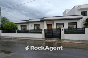 Villa di 203 m² con più di 5 locali e box auto a S