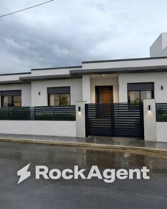 Villa di 203 m² con più di 5 locali e box auto a S