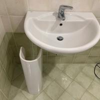 Lavabo bagno in ceramica e miscelatore