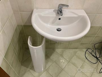 Lavabo bagno in ceramica e miscelatore