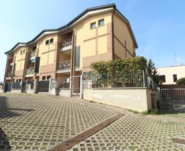 VILLA A SCHIERA A REGGIO NELL'EMILIA