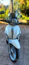 beverly 300 i.e con parabrezza e bauletto